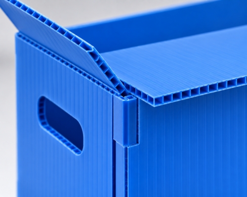 Blue PP corrugated box corner and handle detail